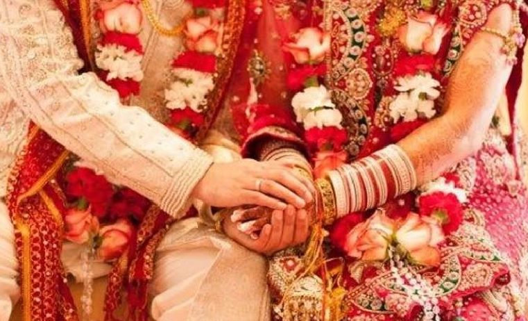 पुजारी से शादी करने पर दुल्हन को मिलेंगे 3 लाख रुपए